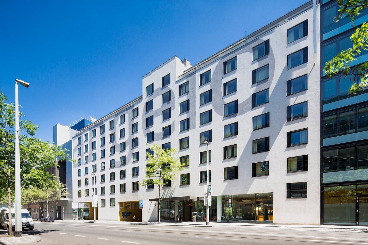 OREA Hotel Angelo Praha — místo konání sálových aukcí AUREA