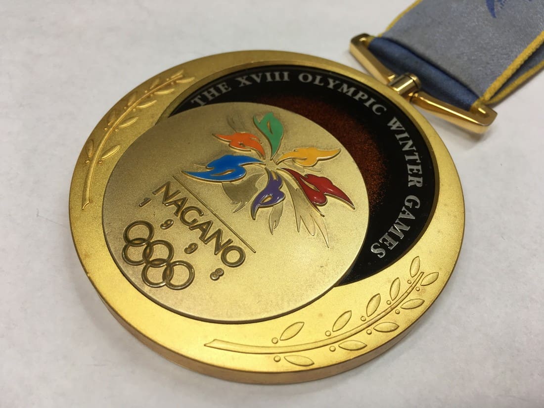 Nagano 1998, zlatá olympijská medaile — avers a revers